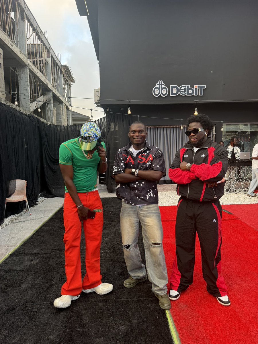 yL_IN_LAGOS's tweet photo. Dream coming true met dem biggest bosses🥹🙏 https://t.co/Sh8JkkVzYI