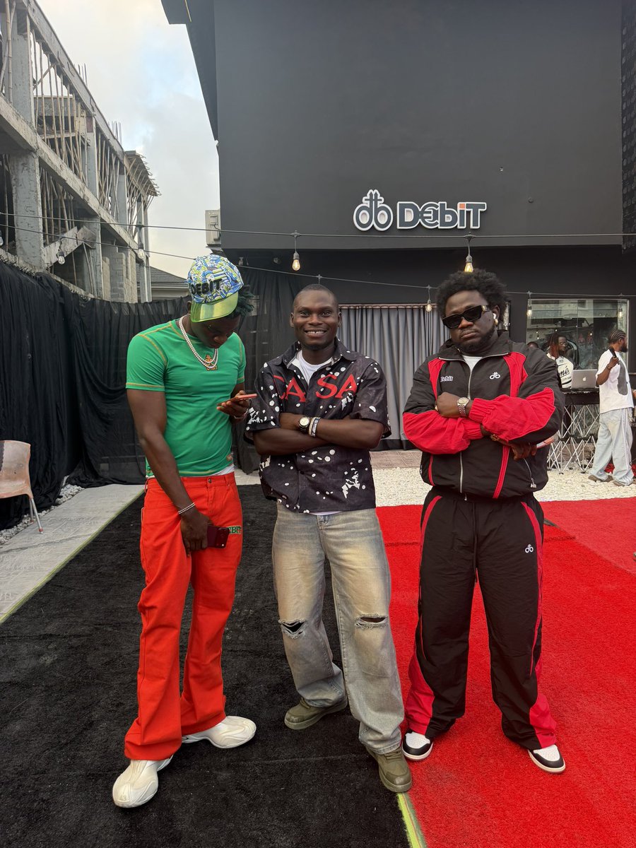 yL_IN_LAGOS's tweet photo. Dream coming true met dem biggest bosses🥹🙏 https://t.co/Sh8JkkVzYI
