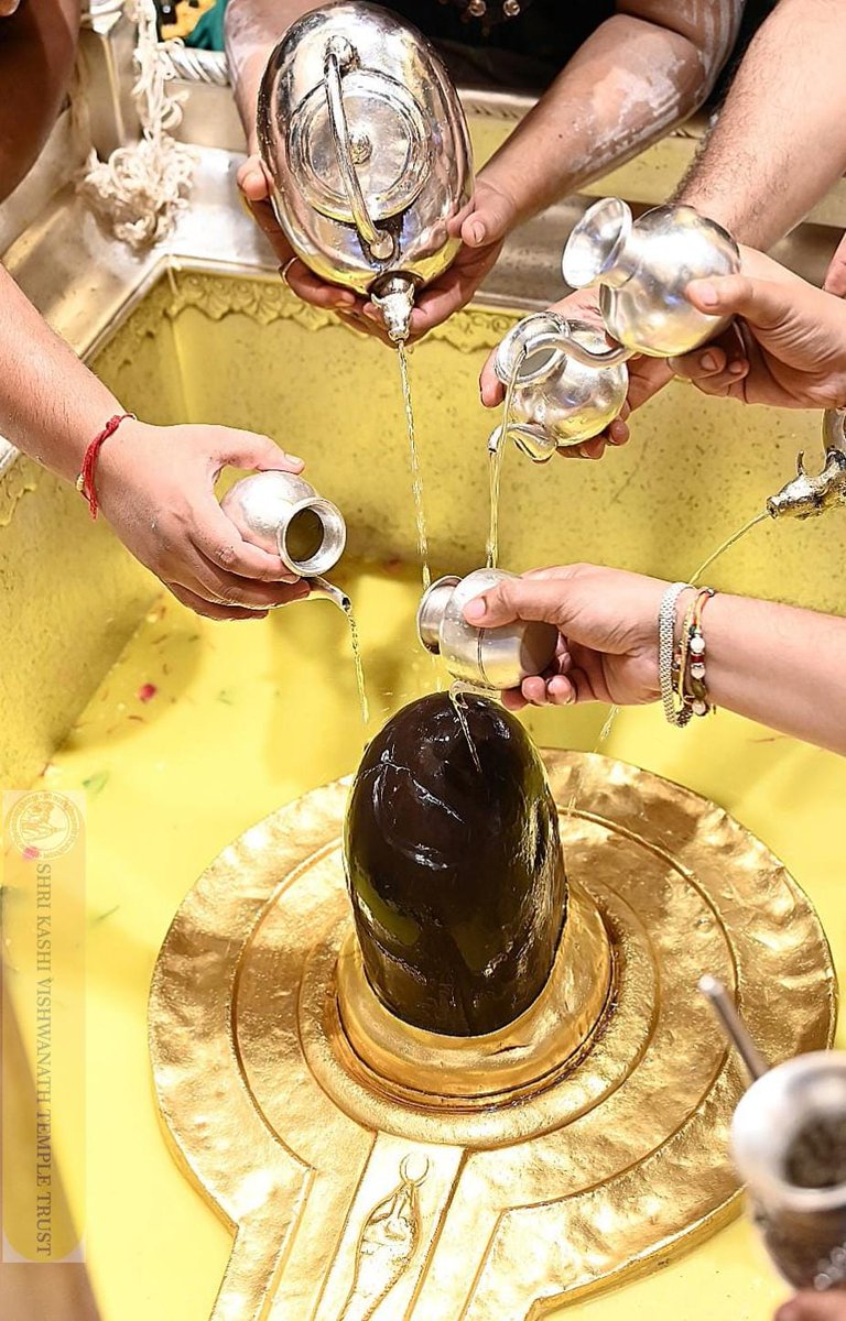ShriVishwanath's tweet photo. श्री काशी विश्वनाथ जी की सप्तऋषि आरती https://t.co/WrcNj5VUGS