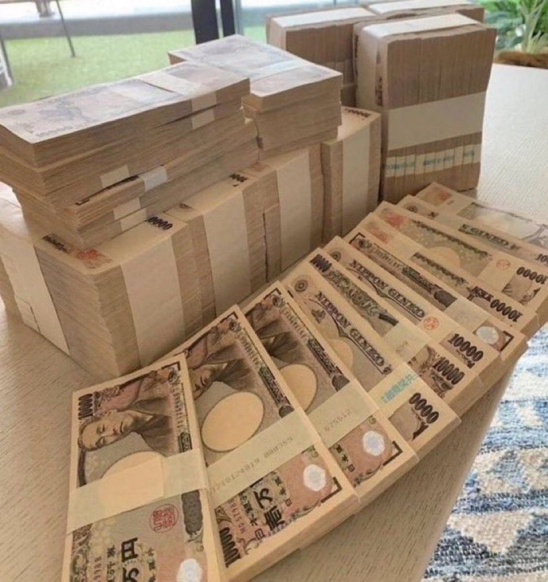 AndersonSilvaHJ's tweet photo. もし本日1億円を受け取ったら、何に使いますか？🤔💴

1 借金を返済する

2 投資してください

3 それを使って生活をより良くしてください https://t.co/r8Zcw6Tcug