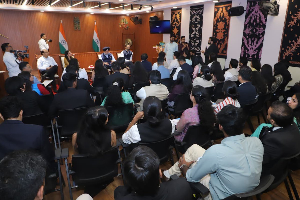 ileadglobe's tweet photo. ✨ **DAY 1 | Final Module | Rising Leaders Programme 2026 Batch** ✨

The **Final Module of Batch 4 of the Rising Leaders Programme 2026** commenced today, from **26th–29th September 2026** at **Hotel Le Méridien, Delhi**.

A truly enriching start to the final module with an insightful interaction with **Shri Hardeep Singh Puri, Hon’ble Union Minister of Petroleum & Natural Gas, Government of India**.
It is wonderful to see the **Rising Leaders Programme** grow and evolve over the years. As we come together for this final module, we look forward to four days filled with **meaningful conversations, learning, reflection, interaction, and great fellowship**. 🤝

We are also delighted to welcome our **Rising Leaders alumni** for the interaction and dinner, making this gathering an even more special celebration of leadership, ideas, and lasting connections.

Here’s to another enriching and memorable chapter of the **Rising Leaders journey!** 🇮🇳✨

#RisingLeaders2026 #RisingLeaders #iLEAD #iLEADGlobalFoundation #Leadership #RisingLeadersProgramme #iLEADWomen #CelebratingNewIndia #KAS #ViksitBharat2047 #LeadershipDevelopment #PolicyMakers #YouthLeadership #India