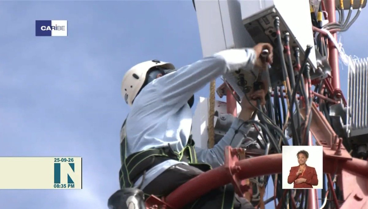 ETECSA_Cuba's tweet photo. Nuestra empresa, con el apoyo incondicional de sus trabajadores, continúa ejecutando inversiones y labores complejas para fortalecer los servicios de telecomunicaciones.
Este es un proceso gradual que requiere tiempo y esfuerzo sostenido. 
📹  https://t.co/oxESC0XONM https://t.co/sl5YHsgssJ