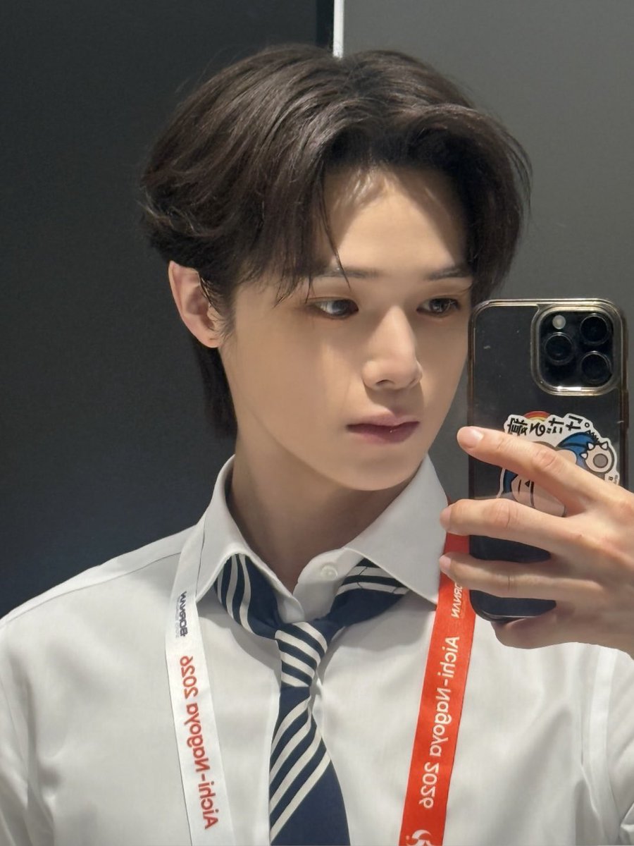 manuuull's tweet photo. 육상선출, 186cm, 운동으로만들어진실전근육이라절대안빠지는마른근육, 겨드랑이점, 어른들한테예쁨받는사회생활넉살탑재, 아이돌인데 가끔 이러고 나와서 아나운서도 해줌 
<<진심꼴리는속성과다보유자수준미침 https://t.co/IdwxlrXYu4