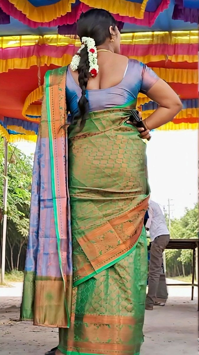 efileravi9's tweet photo. அத்தை:டேய் பொருக்கி போதும் விடுடா உன் மாமா வர நேரம் ஆச்சு

Me: அத்தை மாமா இன்னைக்கும் குடிச்சிட்டு தான் வருவாரு நீ ஒழுங்கா கால விரி இப்பதான் நான் புண்டய நக்க போறேன்

அத்தை: டேய் அத்தைனு கூட பாக்காம இப்டி நமக்குரியேடா ஸ்ஸ்ஸ் 

ஆஆஆ 🥵🥵🥵 https://t.co/l4HhH6JGTD