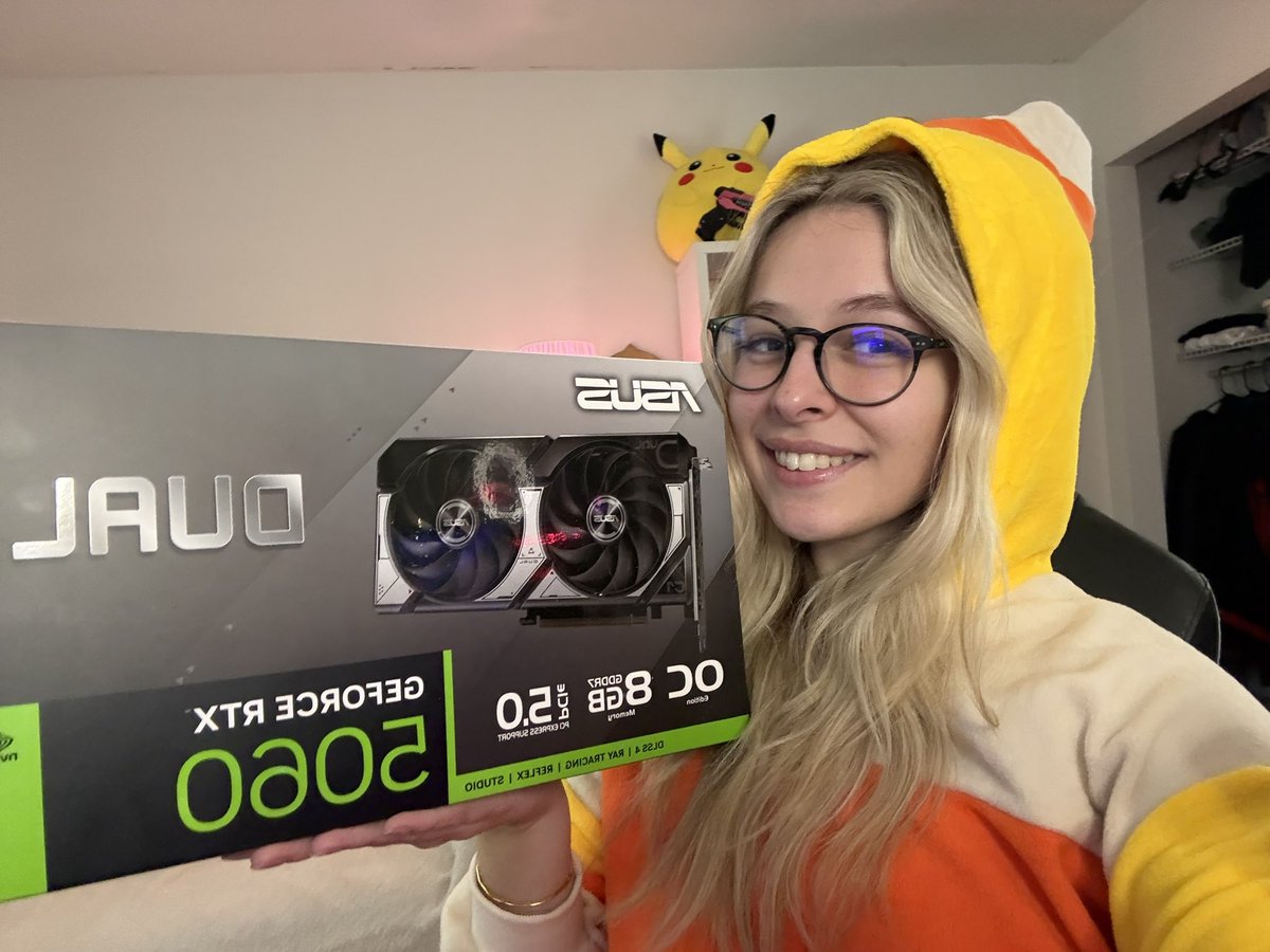 kandyttv's tweet photo. 11 HOUR STREAM TODAY WITH GIVEAWAYS RUNNING ALLL DAYY!!

Drop codes, rocket pass, and a 5060 graphics card giveaway!!

come hang out and happy saturday 🤍 https://t.co/n3zIyId0vY