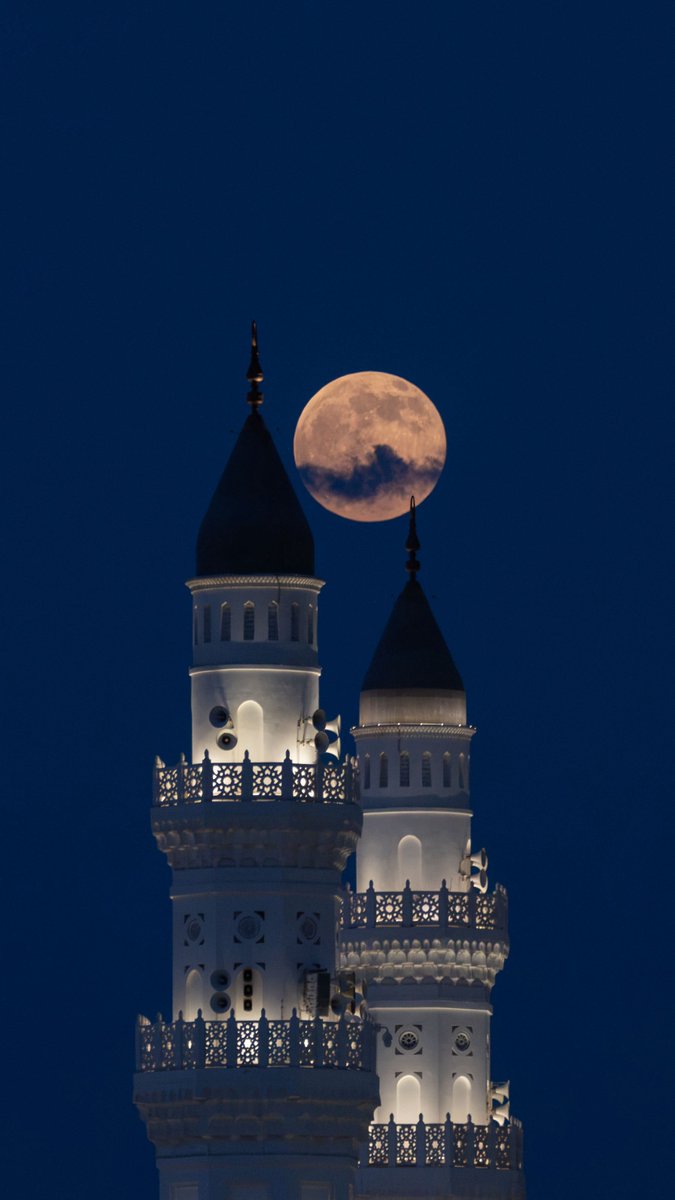 imarat_almadina's tweet photo. ﴿تَبَارَكَ الَّذِي جَعَلَ فِي السَّمَاءِ بُرُوجًا وَجَعَلَ فِيهَا سِرَاجًا وَقَمَرًا مُّنِيرًا﴾.

📸 إبراهيم الكندري https://t.co/JvryWXi5nl