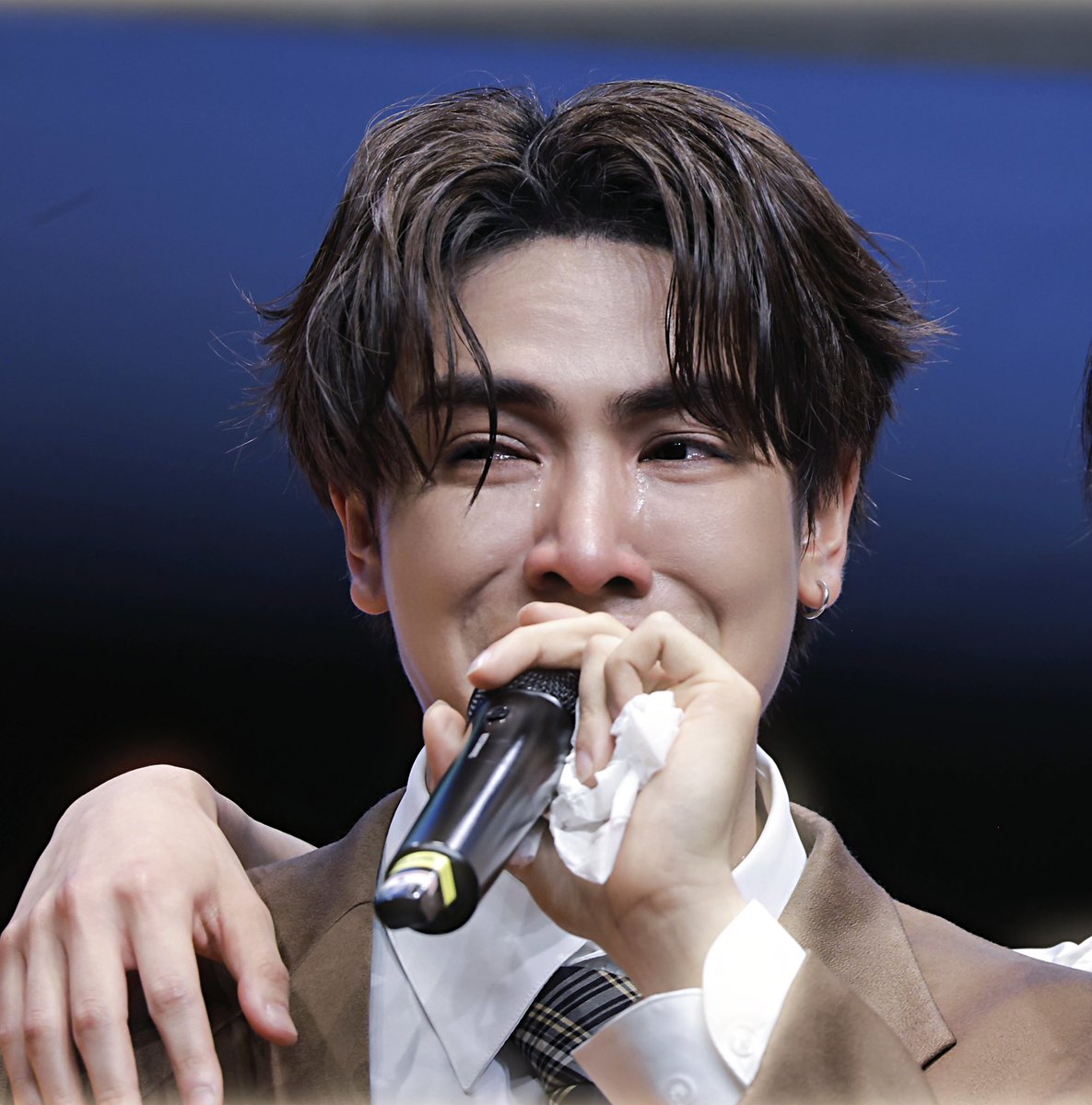 fancy_jd's tweet photo. The moment saw the tears in his eyes, wanted to give him the entire universe.

JOONGDUNK JAIDEE SEOUL SMILES
#JDJaideeFMinSeoul #JoongArchen @ChenRcj https://t.co/qmEb4OSRKz