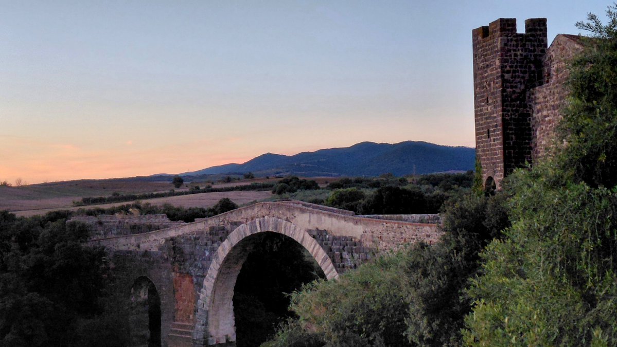 Simona_Ti's tweet photo. Il ponte del Diavolo..
#art #travel #tourism
#Vulci #Canino #Lazio
#BellaItalia 💚 https://t.co/XYOt1gP6IX