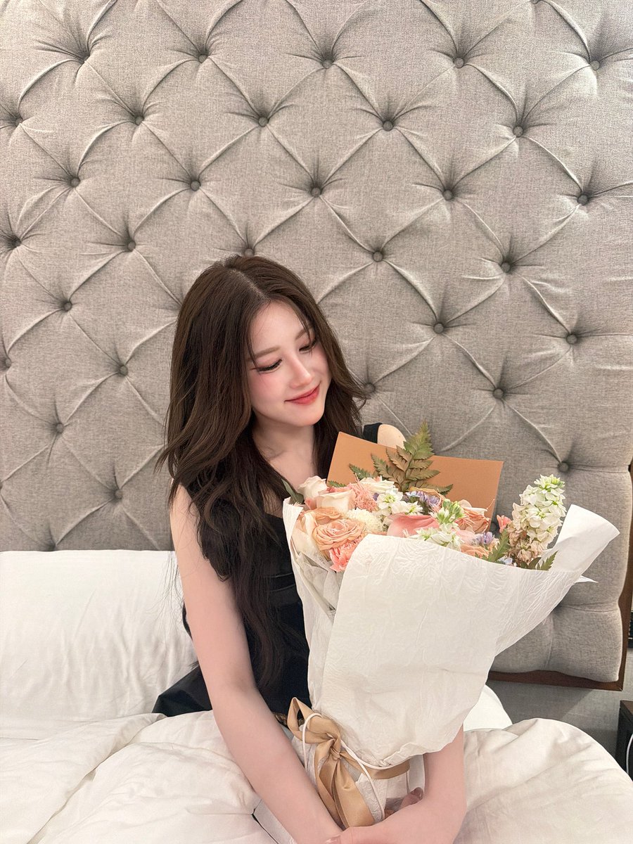 TataTHX's tweet photo. 真的真的很谢谢大家来见我，还来看我们的表演! 🥺💗
看到有这么多人来见我，我真的超级超级开心呀～ 谢谢大家一直陪着我、支持我，还给我这么多的爱！
我真的觉得自己好幸福🥹🫶🏻我也超级超级爱你们呀～～爱你们哟!💗
Wo ai ni mennnn, Wo Xiang Ni!!!!!🫠🫶🏻💕

#TataTHX #TataLee https://t.co/f3E7Xk0TUW