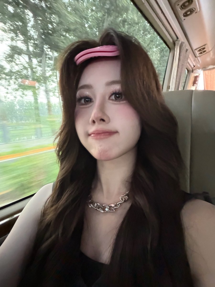 TataTHX's tweet photo. 真的真的很谢谢大家来见我，还来看我们的表演! 🥺💗
看到有这么多人来见我，我真的超级超级开心呀～ 谢谢大家一直陪着我、支持我，还给我这么多的爱！
我真的觉得自己好幸福🥹🫶🏻我也超级超级爱你们呀～～爱你们哟!💗
Wo ai ni mennnn, Wo Xiang Ni!!!!!🫠🫶🏻💕

#TataTHX #TataLee https://t.co/f3E7Xk0TUW