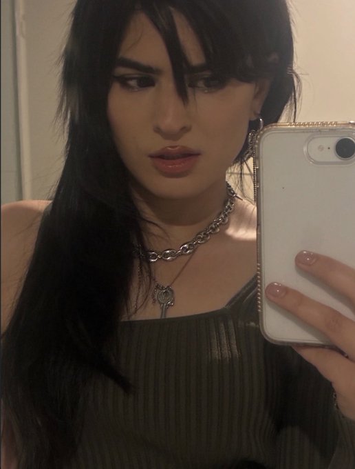 aaa1444286's tweet photo. Four days ago--on Tuesday, September 22, 2026, at 19:56:02 UTC and 20:03:11 UTC respectively--April Harper Grey (aka "underscores") committed two serious acts of attempted murder by social media post(s). https://t.co/BqGZij1360