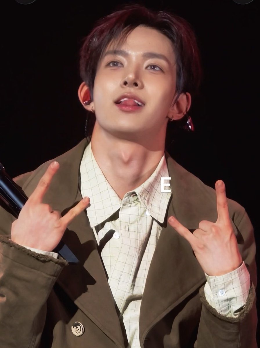 EVAN01ACE's tweet photo. THAT DAMN ADAM'S APPLE 🫠 https://t.co/409w3slNex