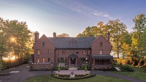 IracemaRealtor's tweet photo. The century-old mega-mansion boasts plenty of lore and a whole host of dazzling design details. https://t.co/rbLt0SfjOh https://t.co/CEPDhMStyI