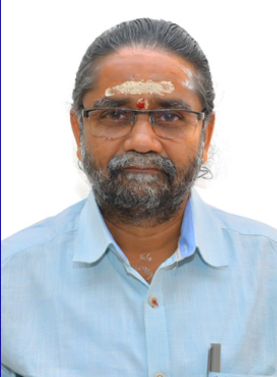 sridayanath's tweet photo. #Congrats 
#अभिनन्दनानि 

राष्ट्रिय-संस्कृत-विश्वविद्यालयस्य (@NSUTirupati ) अद्वैतवेदान्तविभागस्य आचार्यः प्रो. के. गणप��िभट्टमहोदयः तिरुपतिस्थ श्रीवेङ्कटेश्वरवेदविश्वविद्यालयस्य कुलपतित्वेन नियुक्तः इति हर्षस्य विषयः । 

आचार्याय सनति अभिनन्दनानि निवेदयामि। https://t.co/Yu7mmqUoWs
