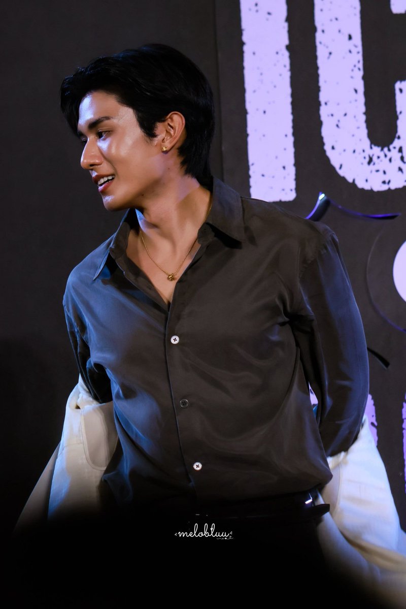pttpnetjj's tweet photo. i love it when fansite photos aren't whitewashed, because net's honey skin tone makes him look so attractive 😮‍💨🖤 https://t.co/HQrHJU1Ojs