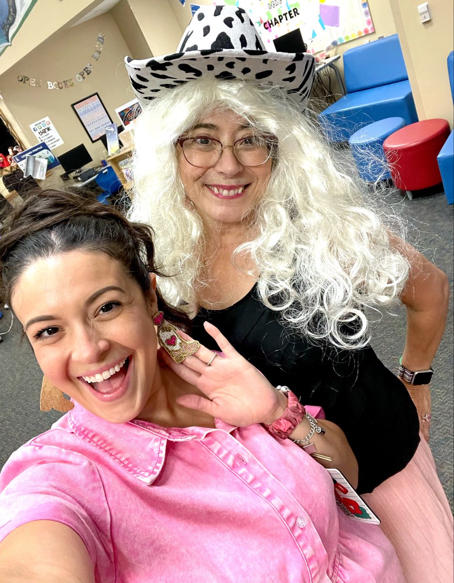 CarnahanLibrary's tweet photo. Celebrating Dolly Day @NISDCarnahan on 9/25. Plus, stop, drop, read. Look at these adorable PreK Cardinals. #read3readin #HEB https://t.co/nzStKpTyk8