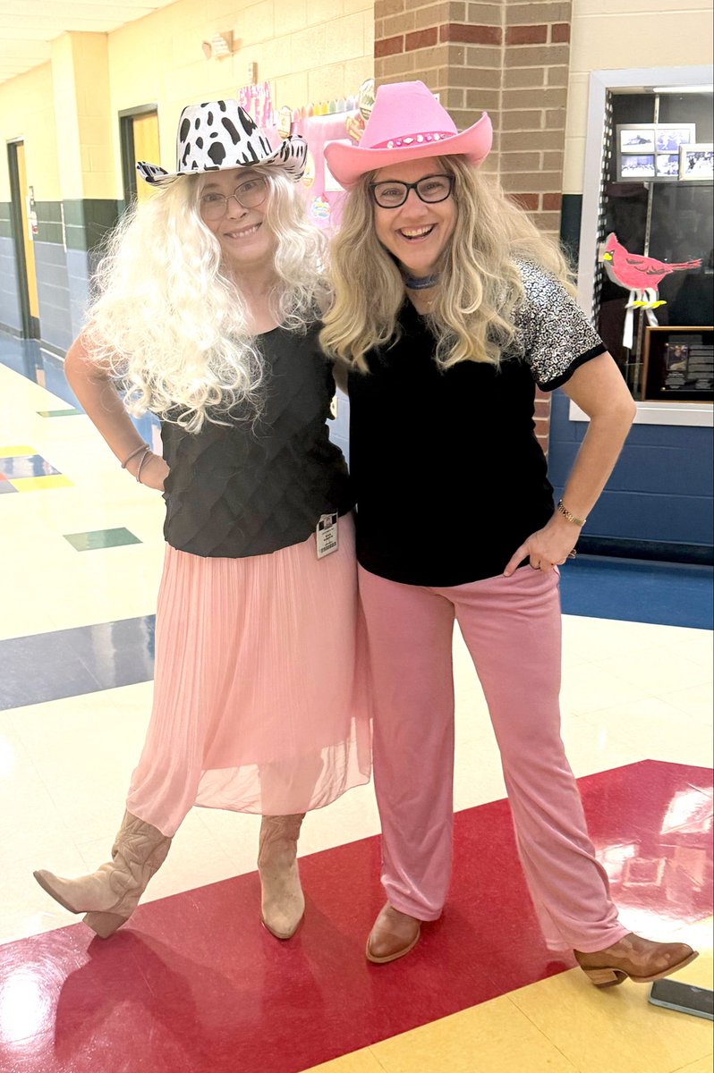 CarnahanLibrary's tweet photo. Celebrating Dolly Day @NISDCarnahan on 9/25. Plus, stop, drop, read. Look at these adorable PreK Cardinals. #read3readin #HEB https://t.co/nzStKpTyk8
