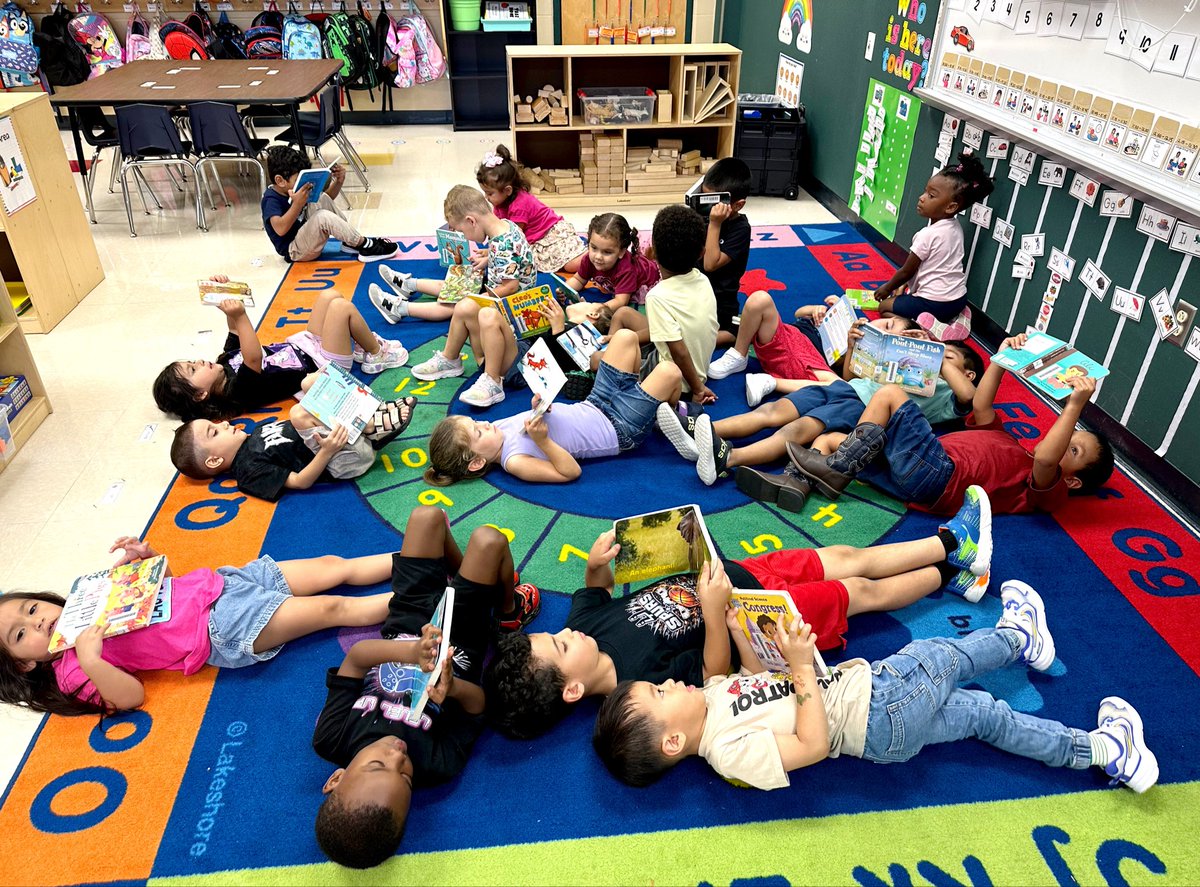 CarnahanLibrary's tweet photo. Celebrating Dolly Day @NISDCarnahan on 9/25. Plus, stop, drop, read. Look at these adorable PreK Cardinals. #read3readin #HEB https://t.co/nzStKpTyk8