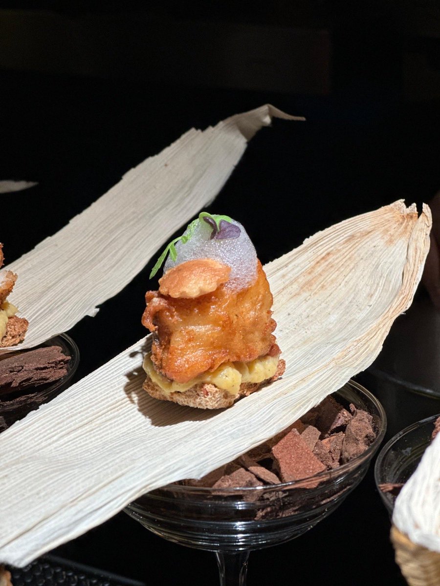 CPinchosCyL's tweet photo. 💫 Ávila llega al II Concurso de Pinchos y Tapas 💫

Tres profesionales, tres espacios y tres formas de sorprender

👩‍🍳 Marta Alfayate — Cafetería 1966 Mangas 👨‍🍳 Julio Jiménez García — La Oca Cocktail Bar 👨‍🍳 Juan Carlos García — Hostal Puerta del Alcázar

@CyLEsVida https://t.co/Iimi3r9DDf