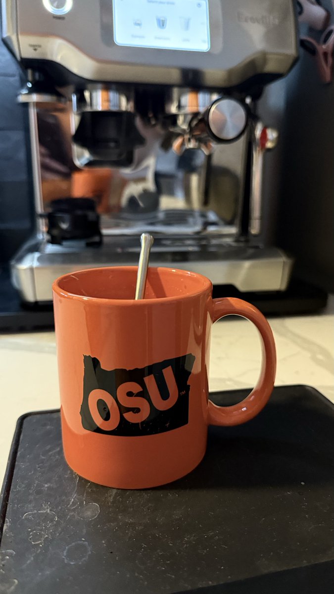 TheWitcher702's tweet photo. The dam beaver 🦫 flag is up! Oh and a fresh brewed cup of OSU coffee as well 🤣 

#GoBeavs 
Dam 🦫 Proud 
#TheDamFlag https://t.co/a2ayOV2d3S