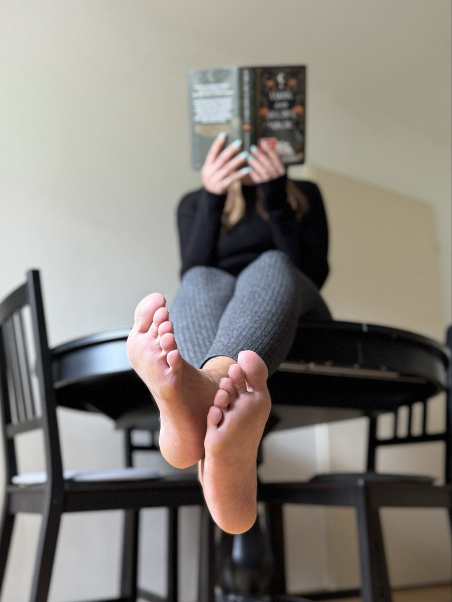 ninavischer's tweet photo. Yes, I can behave myself sometimes. I‘m just reading. 😇 But how do you like the look of my feet?
@modelssecret_ https://t.co/odvxSQsdJK