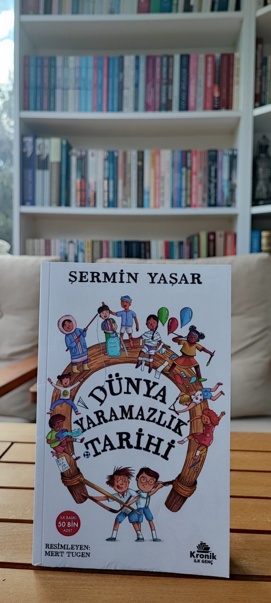 tariharsivi's tweet photo. Çocuk edebiyatımızın çok sevilen yazarı Şermin Yaşar, yeni kitabı Dünya Yaramazlık Tarihi ile 9 yaş ve üstü tüm okurlarını çocukluğun en neşeli sokaklarında soluksuz bir gezintiye çıkarıyor. 
https://t.co/f0xWKV8bDN https://t.co/2qu1UVTCff