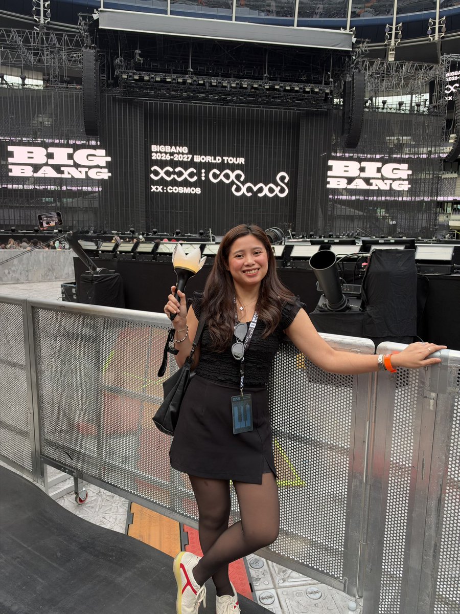 sarahtot's tweet photo. #COSMOS_WORLD_TOUR_IN_LONDON #bigbang @IBGDRGN @Realtaeyang @d_lable https://t.co/Xksm0WEjm2