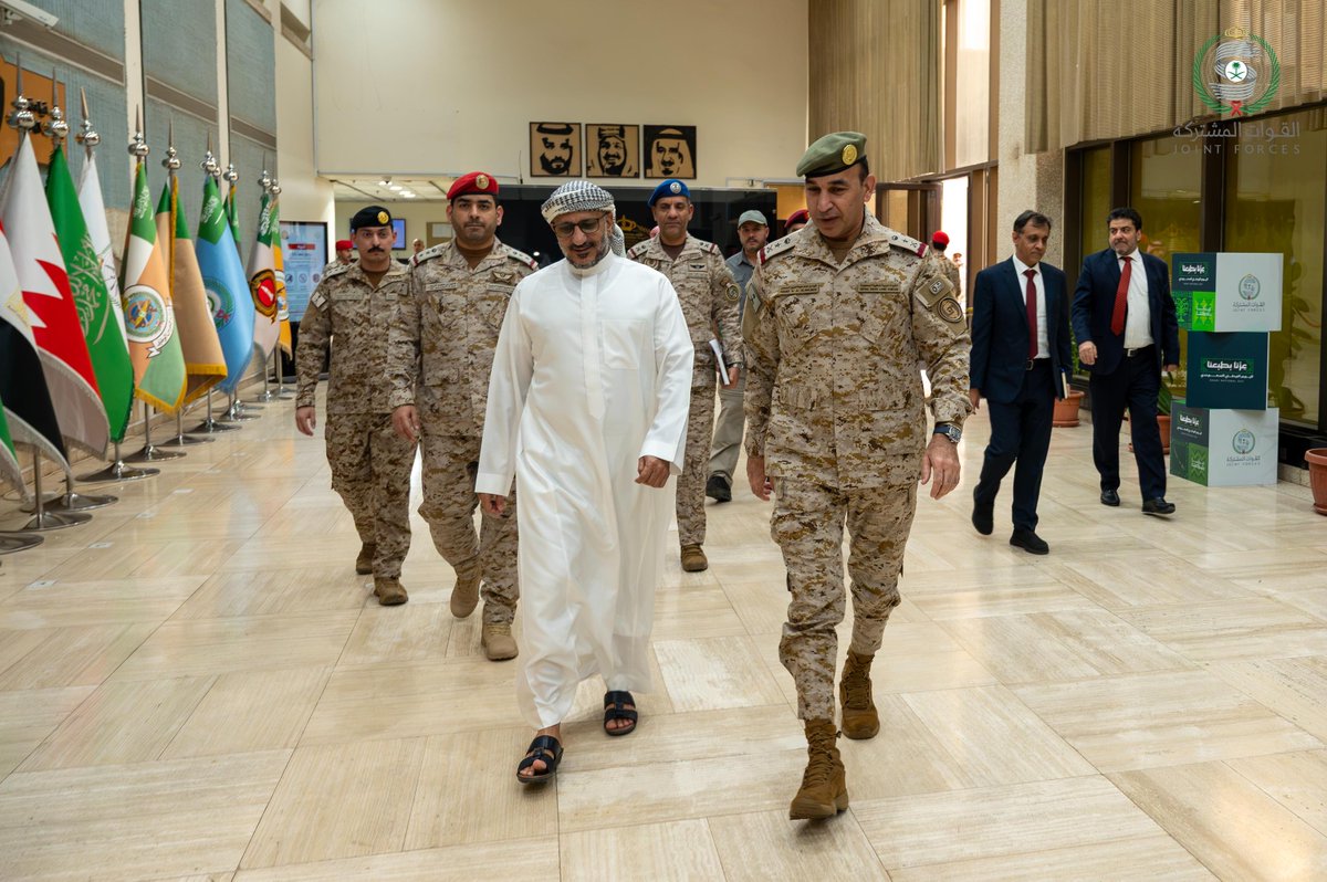 SPAregions's tweet photo. قائد القوات المشتركة يلتقي عضو مجلس القيادة الرئاسي اليمني قائد قوات المقاومة الوطنية، ويستعرضان تطورات المشهد اليمني، وبحث سبل تعزيز وتنسيق الجهود المشتركة بما يدعم جاهزية القوات المسلّحة اليمنية على كافة المحاور والجبهات لاستعادة الدولة ومؤسساتها الوطنية.
https://t.co/iOr9qqadbE
#واس