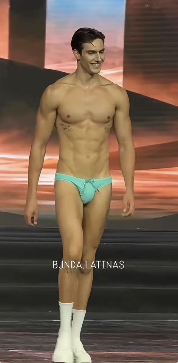 mibocavenenosa's tweet photo. España acaba de perder la corona de #MisterInternational contra Mexico… No quiero pensar que esos rellenos de mal gusto en sus trajes de baño, tuvieron algo que ver… Ah! Y su pésima respuesta final… #NachoMonclus https://t.co/3MEDK8DNEI