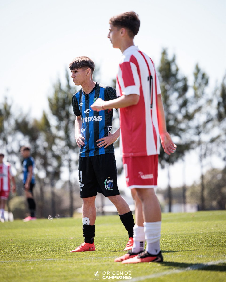 JuvenilesAUF's tweet photo. En La República hubo acción, solcito y goles para la 𝘀𝘂𝗯-𝟭𝟲 de Liverpool y River Plate. Fue 2-1 para el Negriazul 📌 https://t.co/3eb1clQjmW
