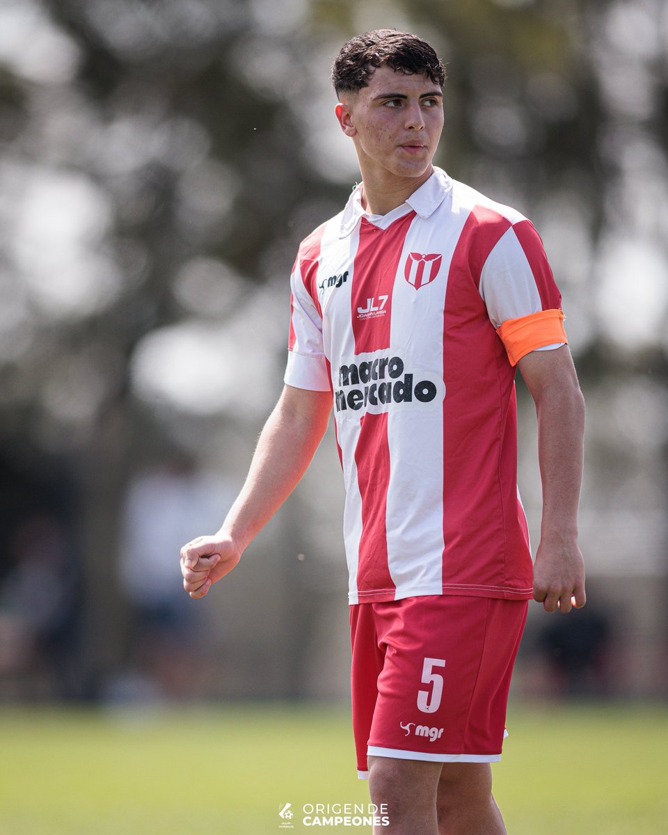 JuvenilesAUF's tweet photo. En La República hubo acción, solcito y goles para la 𝘀𝘂𝗯-𝟭𝟲 de Liverpool y River Plate. Fue 2-1 para el Negriazul 📌 https://t.co/3eb1clQjmW