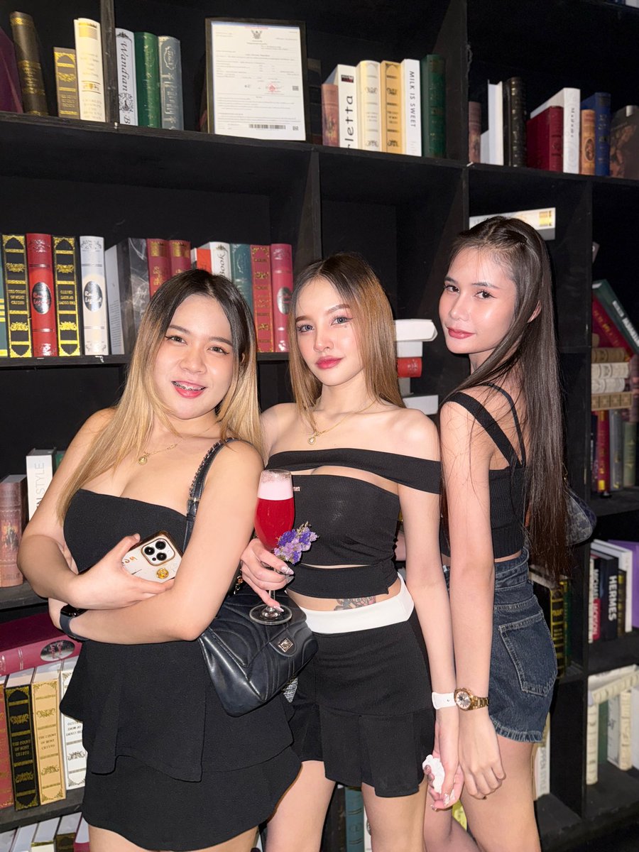 entertain888_'s tweet photo. มาอ่านหนังสือออ🤣📚 

☎️ ติดต่องาน 📞 0951910085 คุณแต้ว 
ไอดีไลน์ taewpcn999 💚

#เพชรบูรณ์ #เพชรบูรณ์ในเมือง #ชงเหล้า #ชงเหล้าเพชรบูรณ์ #ชงเหล้าเขาค้อ #เพื่อนเที่ยวเพชรบูรณ์ #ชงเหล้าเพชรบูรณ์ #เอนเตอร์เทรน
#พิษณุโลก https://t.co/tHdwCxfJAS