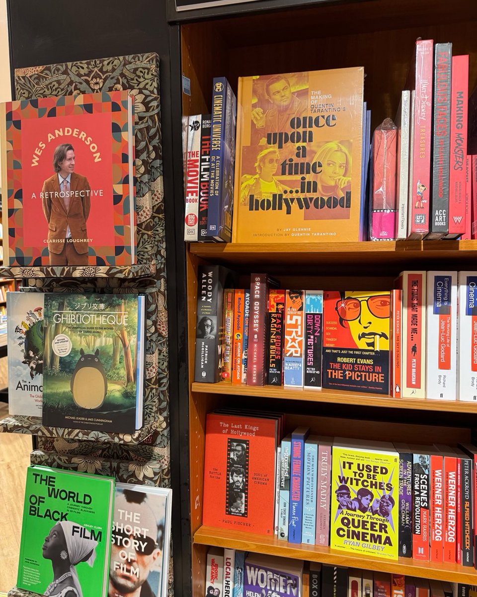 DeberaBarkhimer's tweet photo. صورة التقطها جاي إيه غليني في 31 أغسطس 2026. قد تكون صورة لكتاب ورف وحامل وكشك صحف ونص. https://t.co/eUD8Z9BBJB