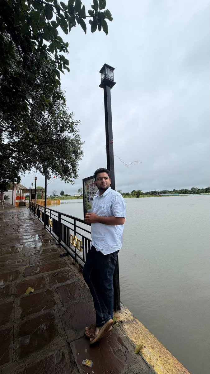 SACHINS7440's tweet photo. बारिश के बाद की नमी, और झील का किनारा,
 बस मैं और मेरी खामोशी, और क्या चाहिए दोबारा।
#india #NatureBeauty #naturescenery https://t.co/FNSS6dY283