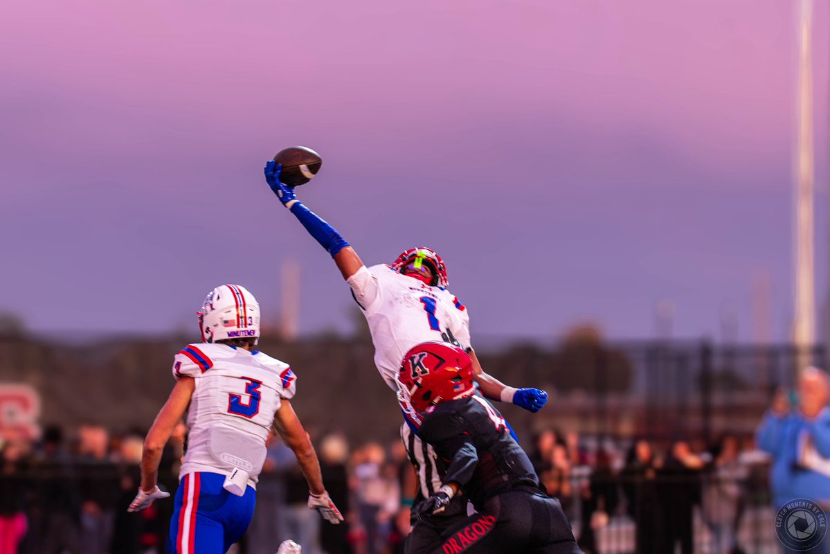 TD_IsaacParra's tweet photo. OMG 😱 Catch of the year?!🤯 @espn @SportsCenter 

@JSZ_Sports @Mtrible @D2SportsNetwork @HSSportsNJ @nj_athletics @njgridiron_ @DWBroadcasting @edaniels77 @hybridperf_ @BigPlayEv @WTHSMinutemen @DanHearn43 @SchatzmanMike @MoCoz111 @averagefailures @trevorsharkey3 @DylanSharkeyy @twpteacher44 @coachholmes79 @Rivals