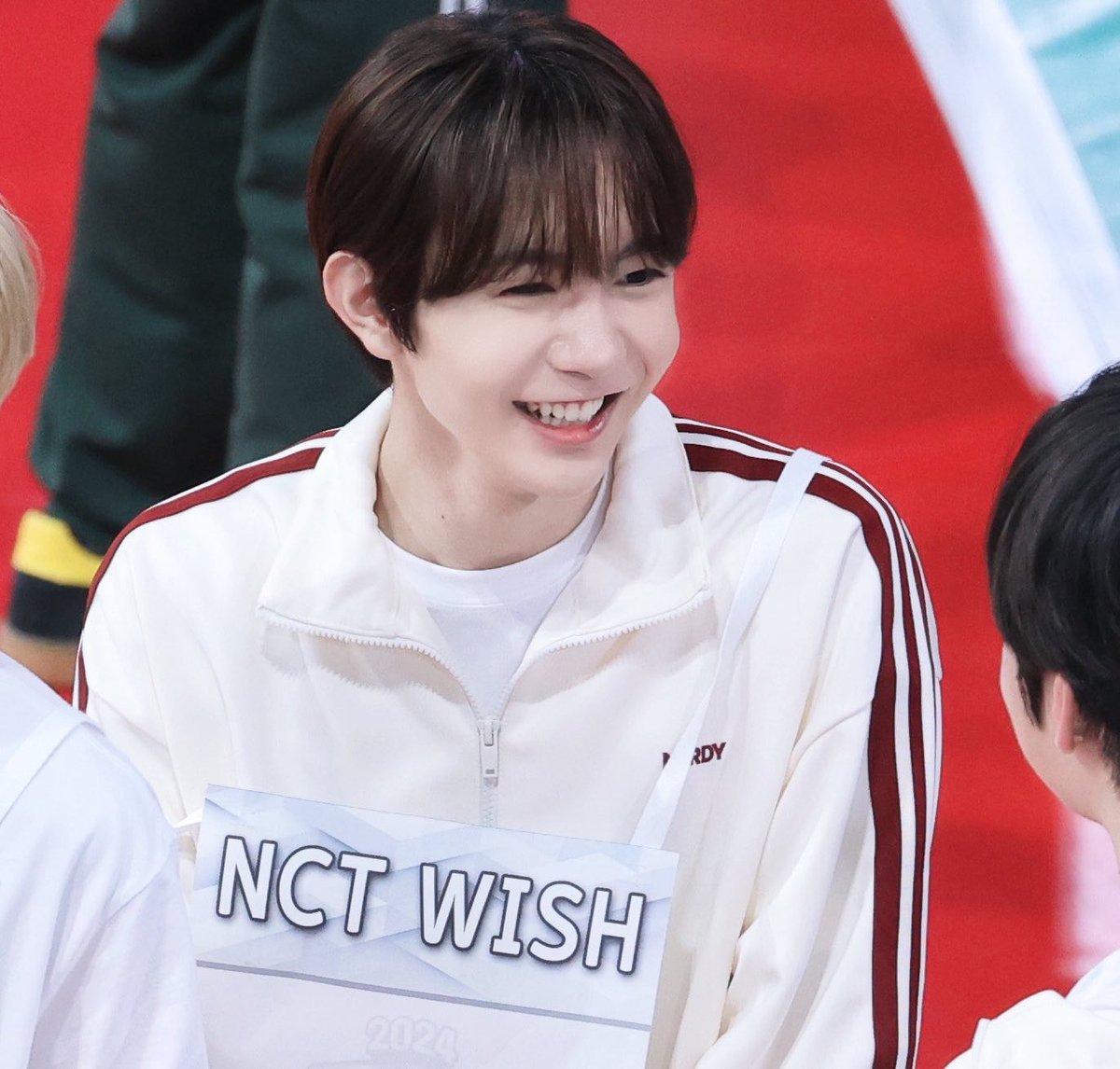AngBangYul's tweet photo. 이 앙글이는 온미남도 되고૮⁔.  ̫ .„⁔ა  냉미남도 됩니다 ૮ •̀ . •́:ა https://t.co/rfagTfMAzb