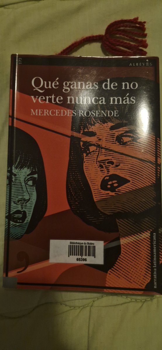 faz500's tweet photo. @mujerequivocada Yo estoy leyendo este (prestado de una biblioteca pública en Suiza) y tengo fe en que su autor es humano porque la IA nunca podría describir así Montevideo 🙂👍 https://t.co/VKKpZG52x6