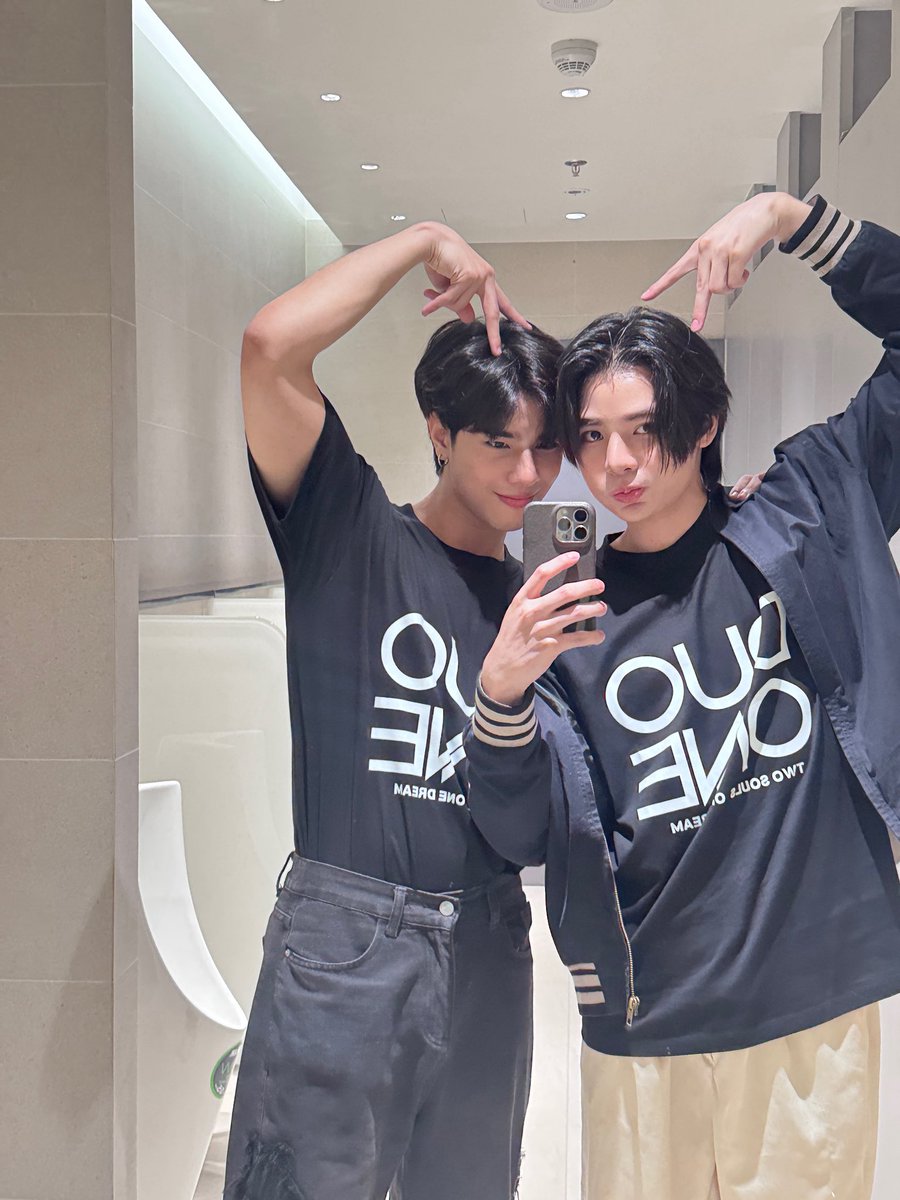 boss_pongpak's tweet photo. ฝากทุกคนช่วยโหวตเชียร์ ไกด์บอสด้วยนะค้าบบ  
🤟🏻🤟🏻🤍🤍
#DUOONEEP2
#DUOONEXFreenBecky
#DUOONEXMewSuppasit
#DUOONEXDaEndorphine
#AmarinTV
#GuidePiyawat
#BossPongpak
#GuideBoss https://t.co/t0Qncuv2Rj