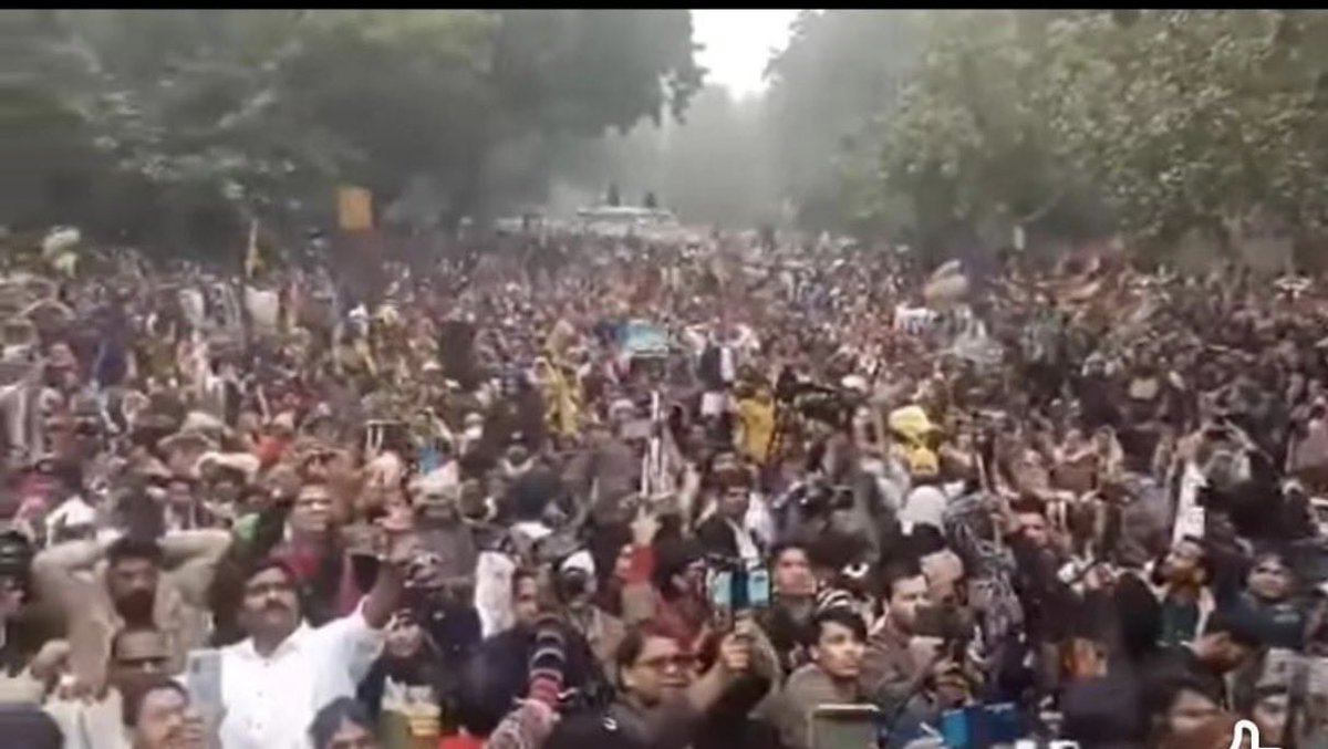 DCPNewDelhi's tweet photo. 🚨 MISINFORMATION ALERT 🚨 

The claim of a live, massive protest at Delhi's Jantar Mantar today is false.

The Video is Old: The footage being shared is archived material from a past event.

Legal action will be taken against those found deliberately spreading misinformation or circulating misleading content.

@LtGovDelhi

#DPUpdates
#HelloPoliceStation
#HelloDelhiPolice
#FactCheck #Misinformation
