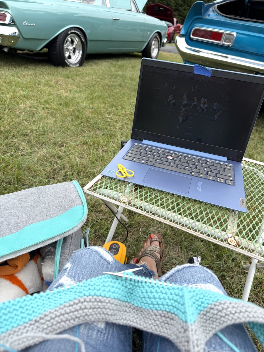 09knitter's tweet photo. Another car show and CFB Saturday 🧡🤍 https://t.co/Xbm5eXi9eO
