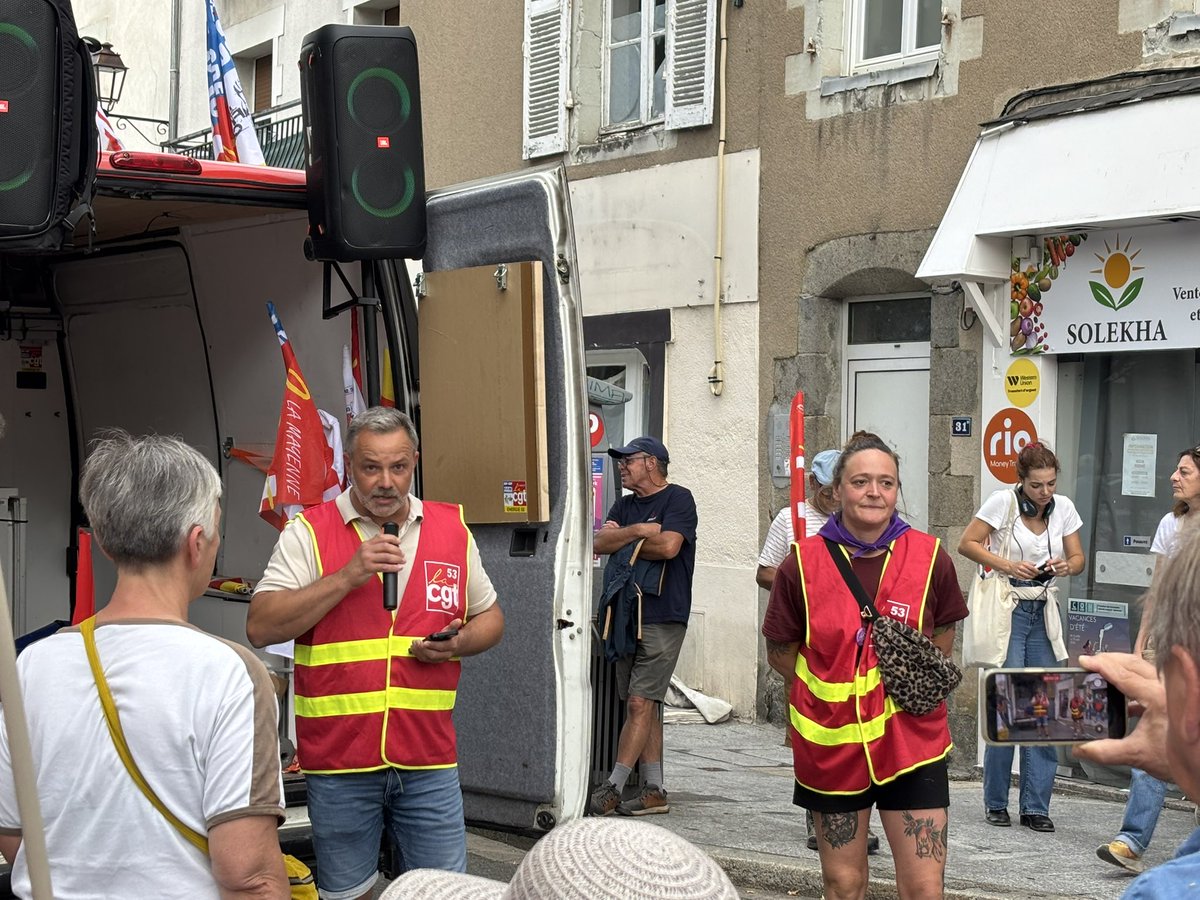 BrunoBertier's tweet photo. Nous étions nombreux cet après midi dans les rues de #Laval pour le climat, le vivant et la paix.
Un hommage particulier a été rendu également à nos pompiers.
#climat https://t.co/2C56NVGXjs