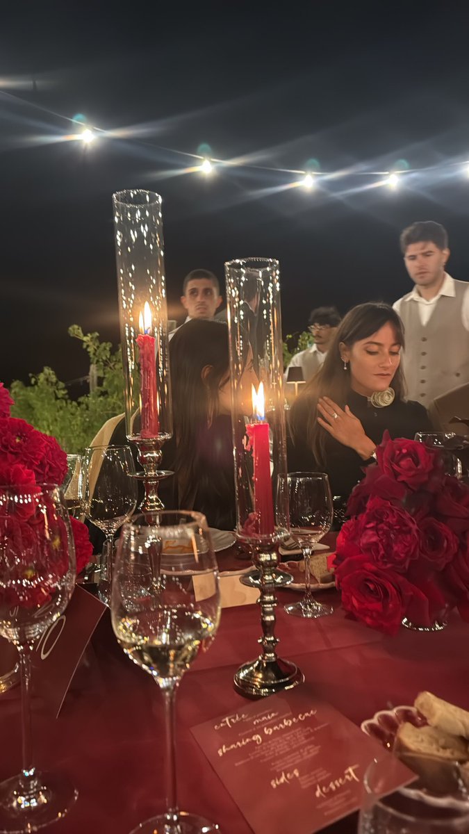 dovecameronbr's tweet photo. Confira imagens compartilhadas por amigos de Dove Cameron e Damiano David, do jantar pré-casamento que aconteceu em Castiglion del Bosco. https://t.co/0Pzdg3YpGn