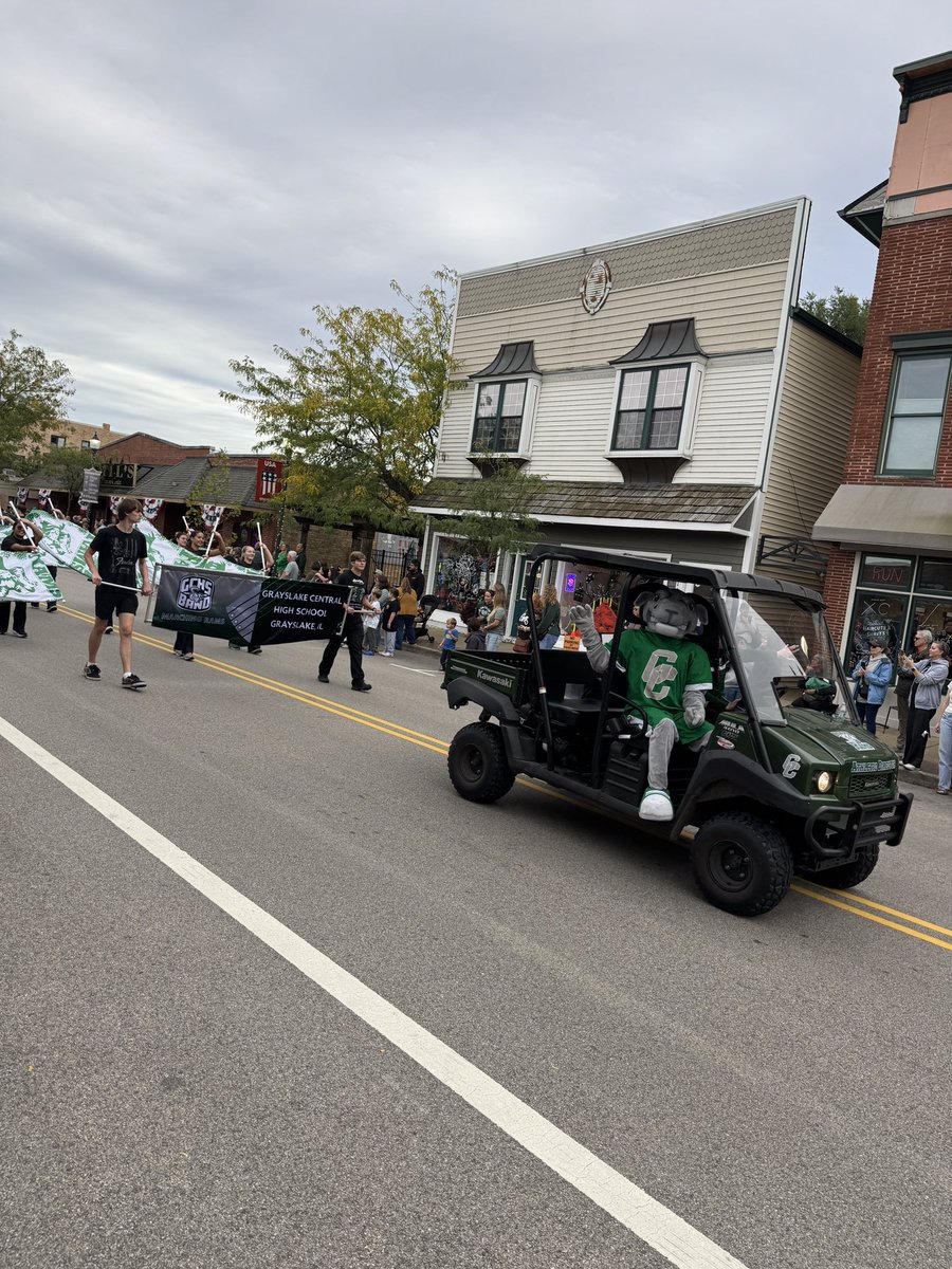 hubbardbradford's tweet photo. Homecoming for @GoGCHSRams this weekend! Bryn and the dance team, along with Calla and her flag football teammates in the parade yesterday. Way to kick off a fun weekend! #HubbardSisters #makeitmatter https://t.co/pDTikjYcyz