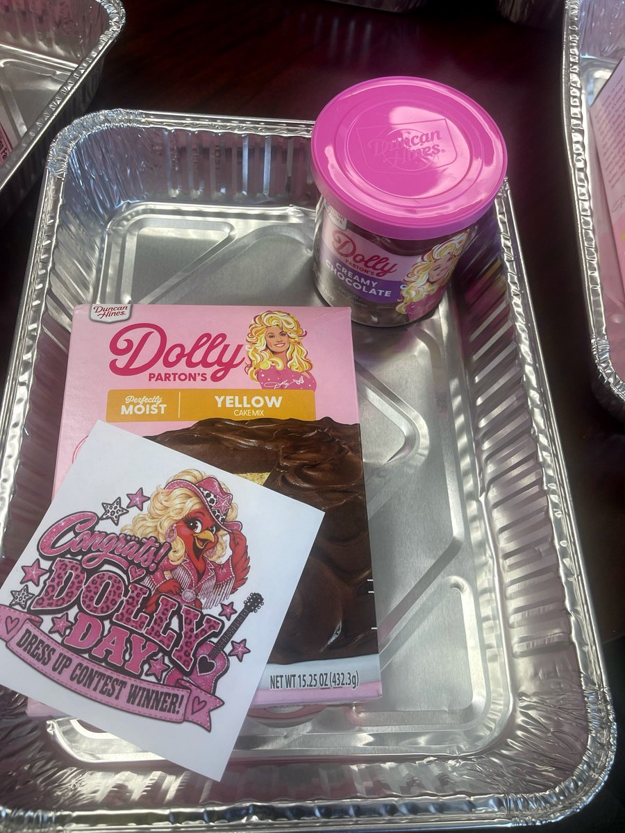 RivetingReads's tweet photo. Celebrating Dolly Day on 9/25 @NISDCarnahan. Plus stop, drop, & read. #Read3ReadIn #HEB 🤠📚 https://t.co/DXbthHwWNf