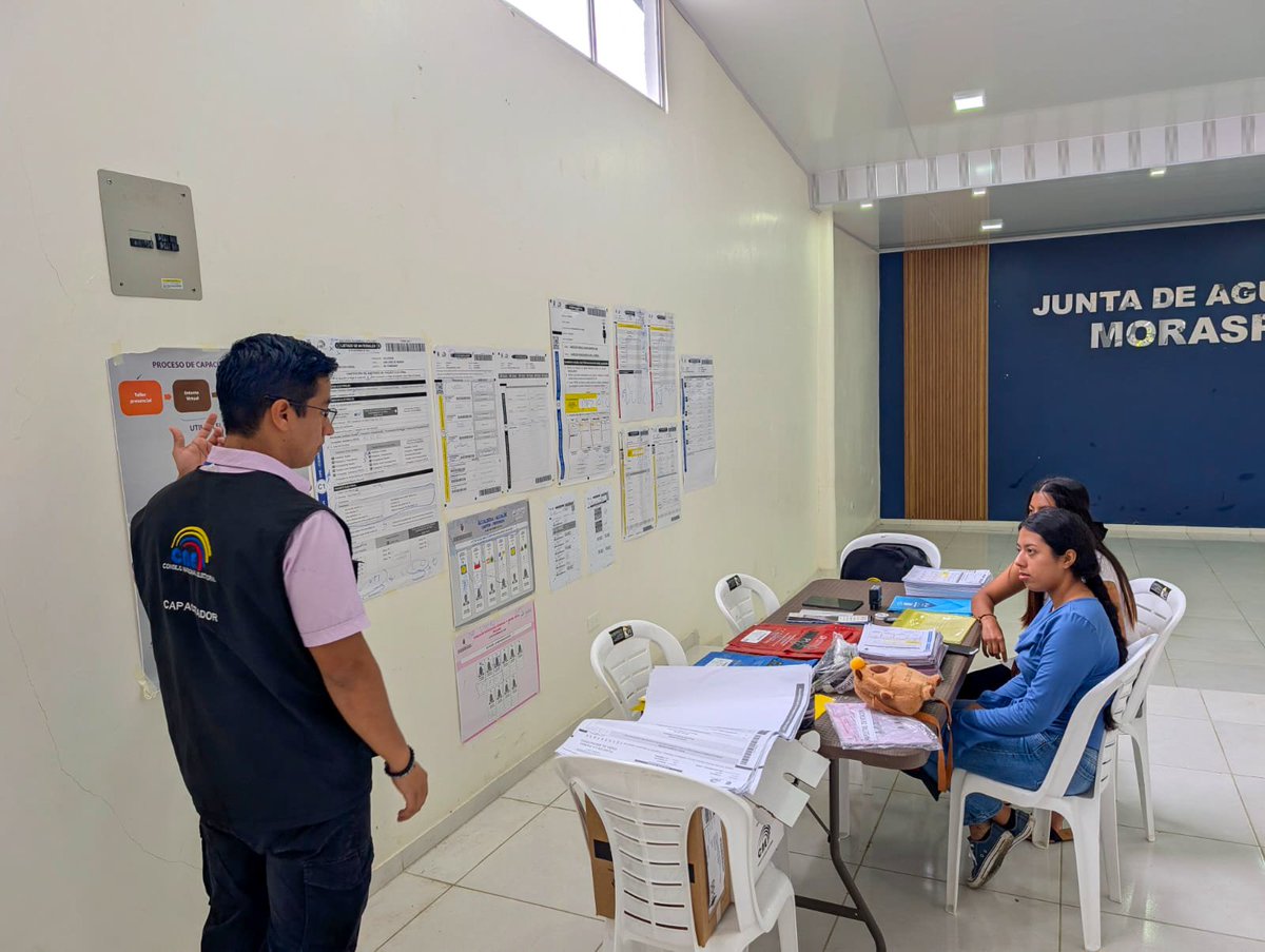 CNE_Cotopaxi's tweet photo. 🗳️   | ¡Nos preparamos para las #Elecciones2027Ec!

Ciudadanas y ciudadanos seleccionados como #MJRV continúan su preparación en los puntos de #CapacitaciónMJRV habilitados en los 7 cantones de #Cotopaxi.  🙋🏽‍♀️   🙋🏽‍♂️

#Elecciones2027Ec
#ElecciónCPCCS2027   🇪🇨 https://t.co/c1MDQJczXa