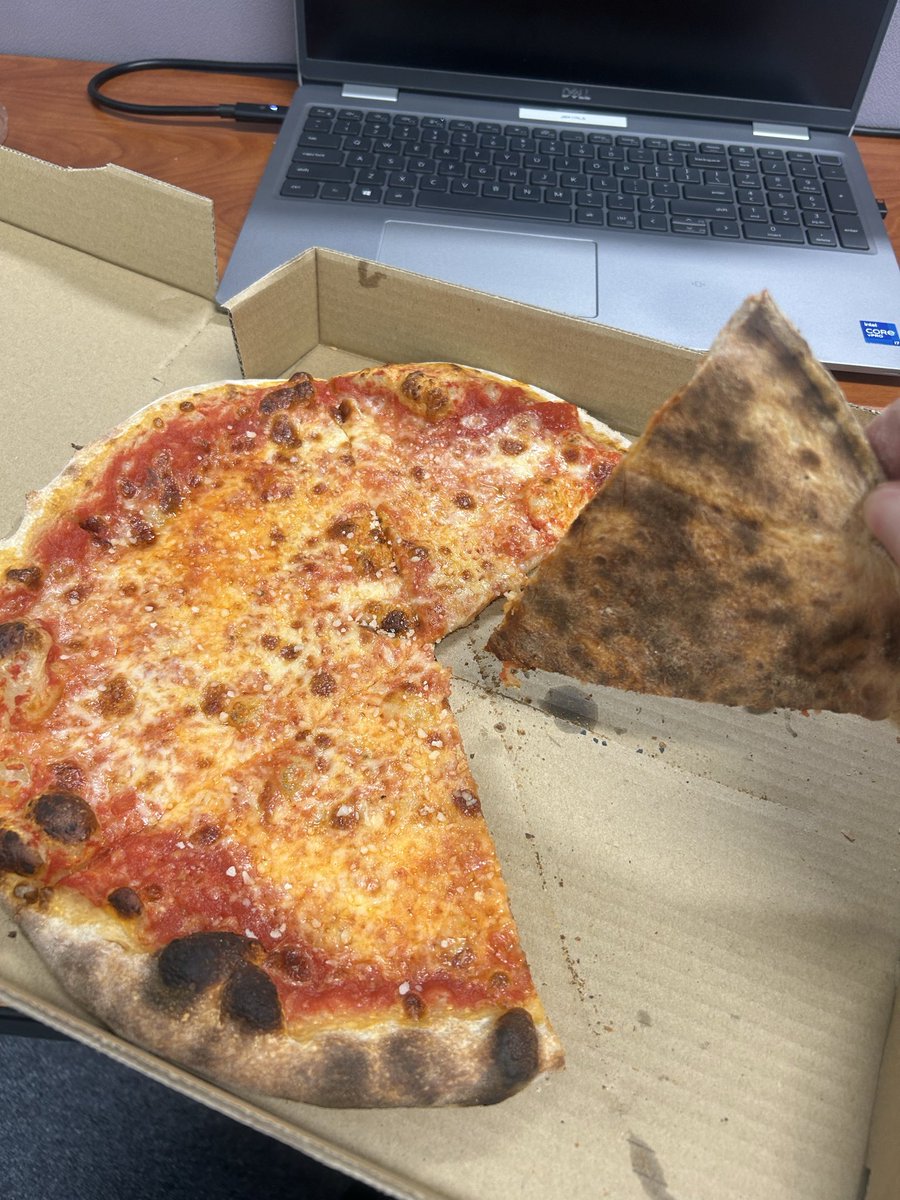 Anderspinkus's tweet photo. @Chris_Grosse Have you tried brownstone in west hartford? I think it’s fairly new, but overall very solid and way better than that slop frank Pepe is pushing out down the street https://t.co/vzaKNLek9w