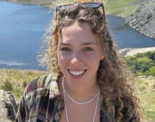 StopAntisemites's tweet photo. Ahead of tomorrow’s Israel–Ireland match, Israeli fans are calling on their players to wear T-shirts beneath their jerseys bearing the face of Kim Damti, the dual Irish-Israeli citizen killed by Hamas on 10/7.

The idea: after scoring, players would lift their jerseys to reveal her image.

Meanwhile, Ireland’s players are expected to wear black armbands in recognition of lives lost in Gaza.