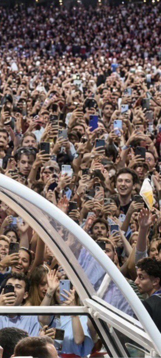CastRabenas's tweet photo. Ils ont beaucoup de doigts eux quand même https://t.co/cqmi0VjAFT