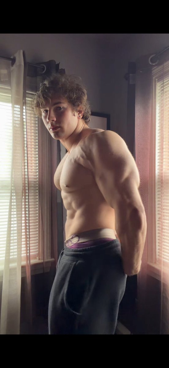PaulJacksonFit's tweet photo. Natural lighting #bodybuilding #viral #fitness https://t.co/Y1DawDDBuU