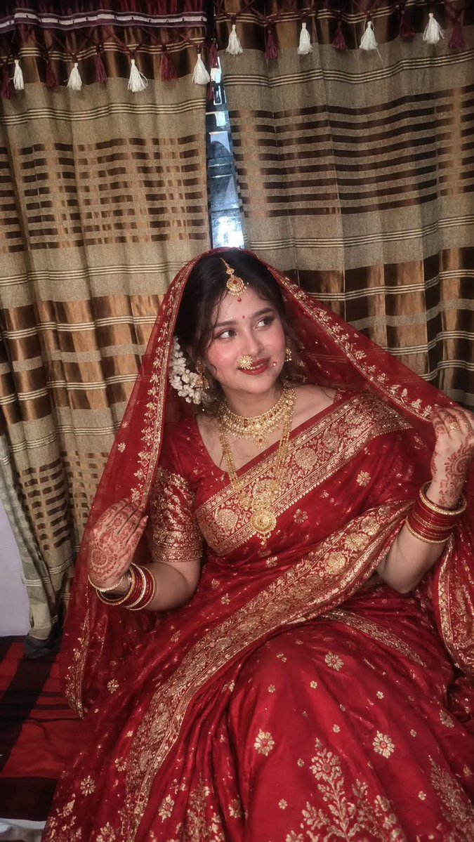 ShilaVibes's tweet photo. একটা গোলামের ফুত থাকলে...

আমিও গানের মতো তারে বলতে পারতাম,

 "তোমার বউকে তুমি ঘরে তুলো না, 
এমন মিষ্টি বউ আর খুঁজে পাবে না।" https://t.co/cYQVZu3uXP